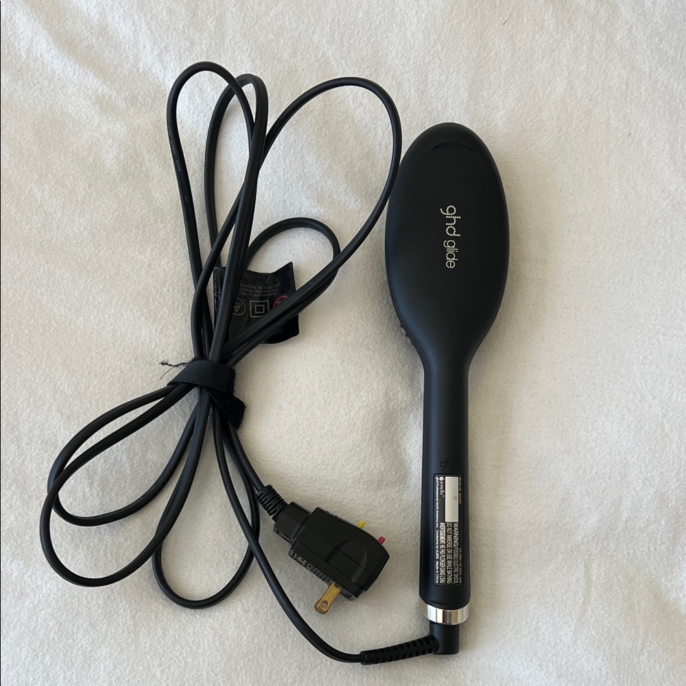 ghd glide Styling Hot Brush in Black